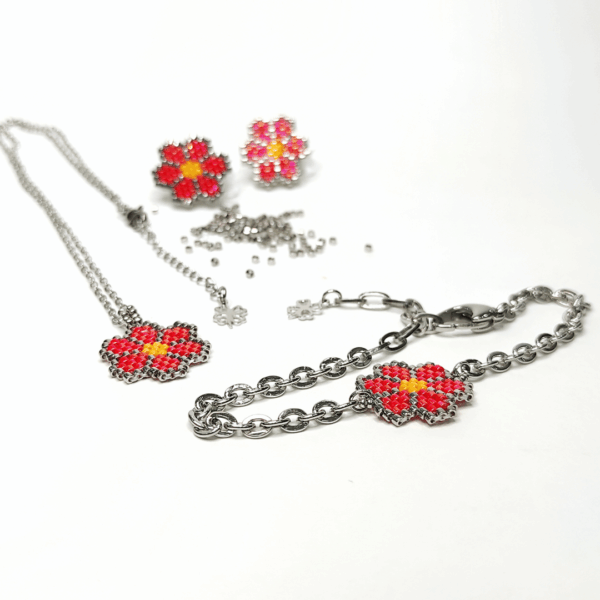 coordinato LE MARGHERITE di perline argentate e rosse