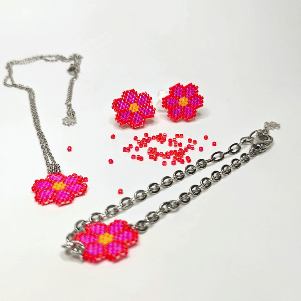 coordinato LE MARGHERITE di perline rosse e rosa