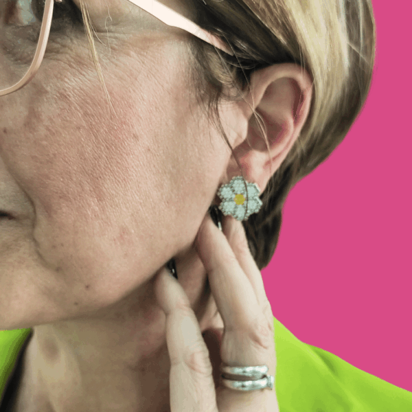 ORECCHINI LE MARGHERITE di perline argentate