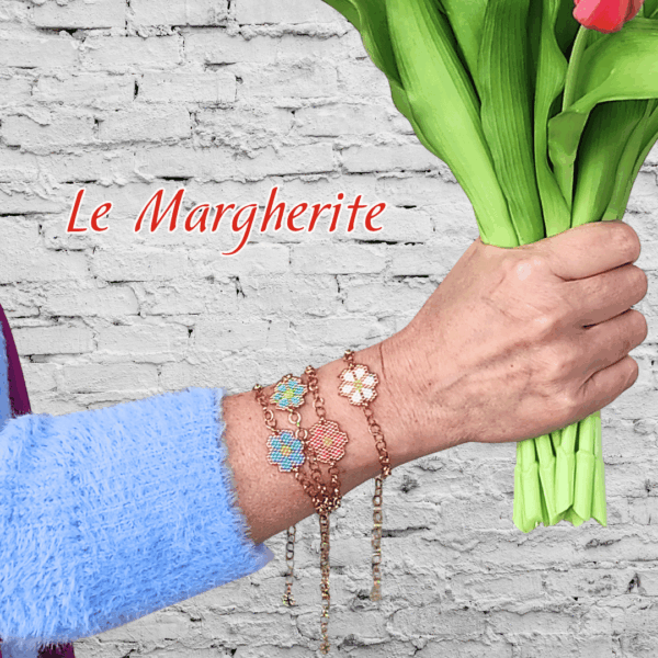 Bracciali margherite di perline fatte a mano con catena in acciaio indossati