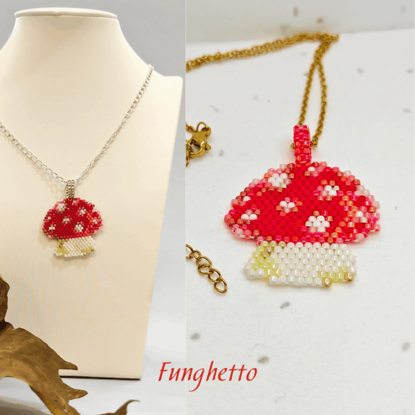Collana fatta a mano con ciondolo a forma di funghetto rosso a pois bianchi, creata con un mosaico di perline di vetro e mostrata sia indossata su espositore sia in primo piano.